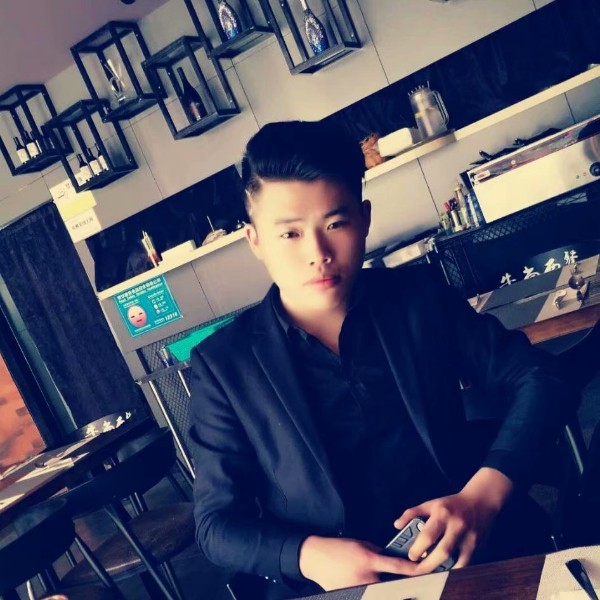 浮光高大的照片