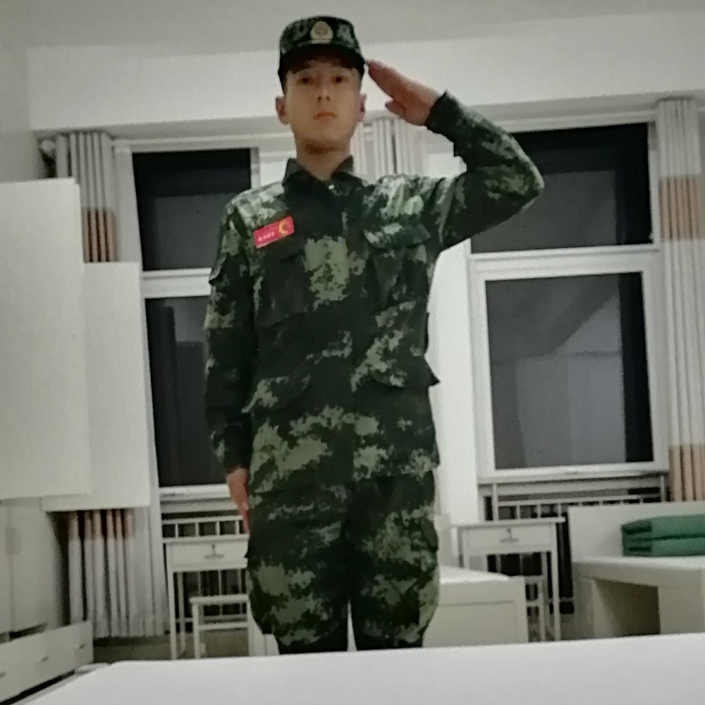 火场中的逆行者的照片