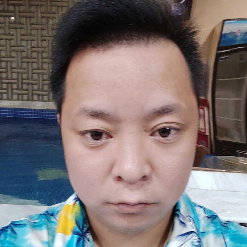忿忿不平的照片