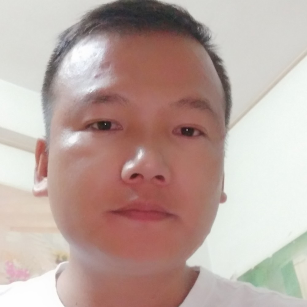 天真倾心耳机的照片