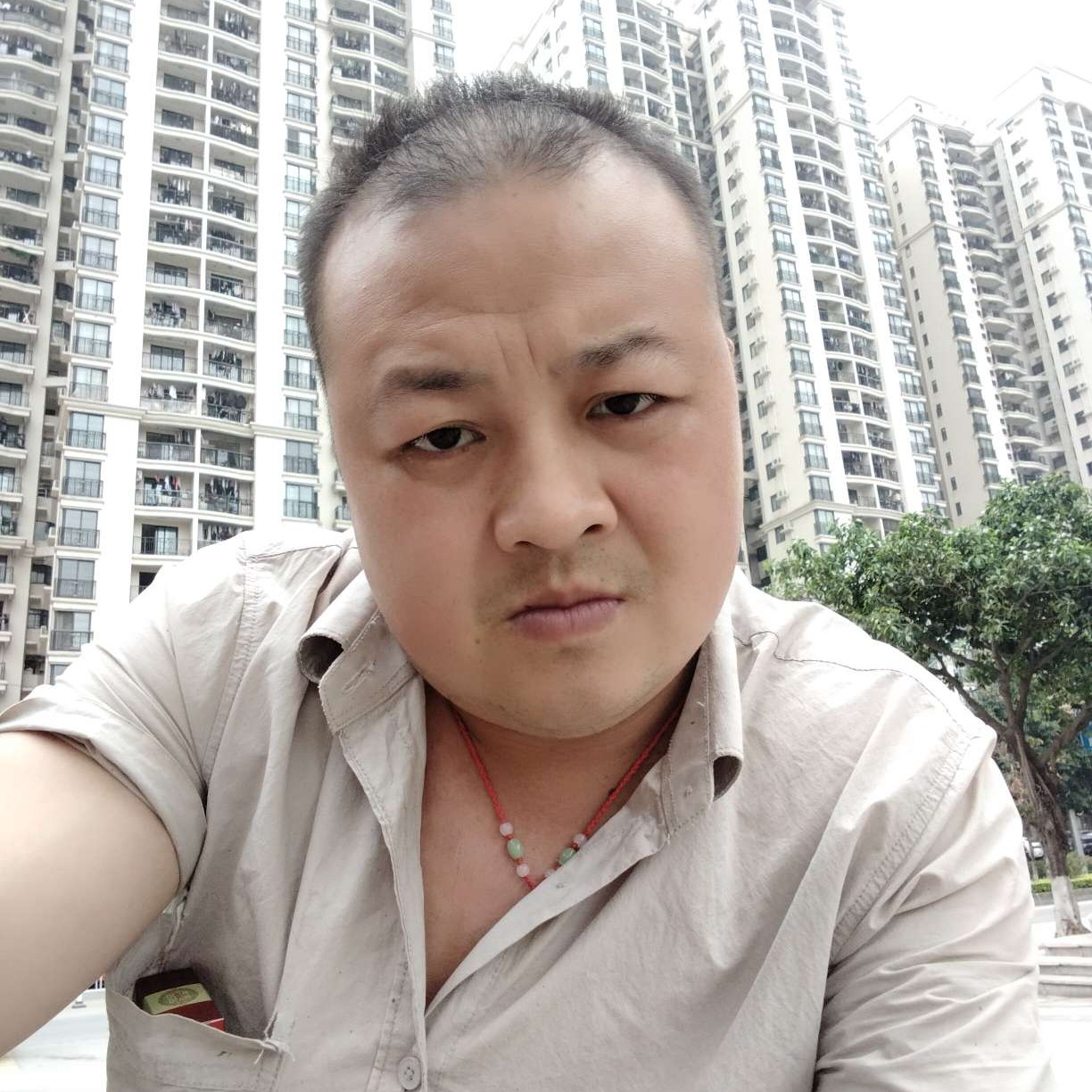 潇洒挽手缥缈的照片