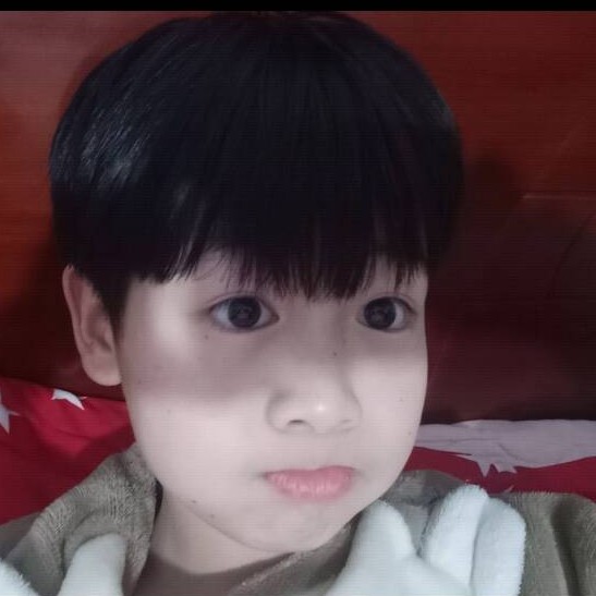 耍酷的小孩的照片