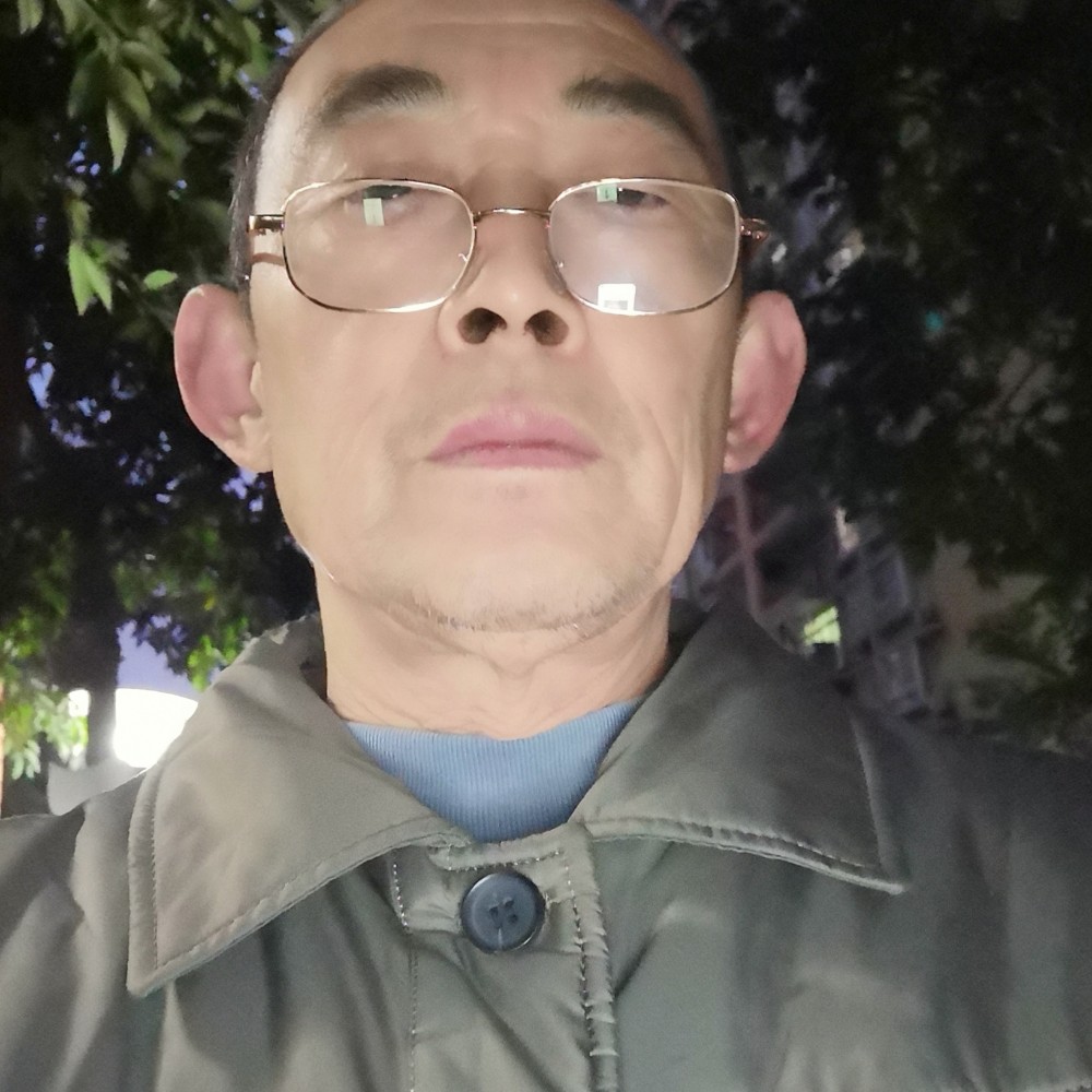 酷酷放弃枫叶的照片