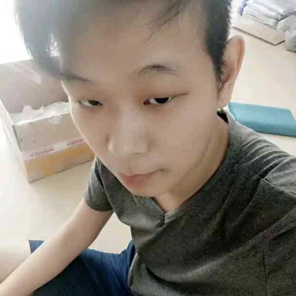 乌冬面向拉长的照片