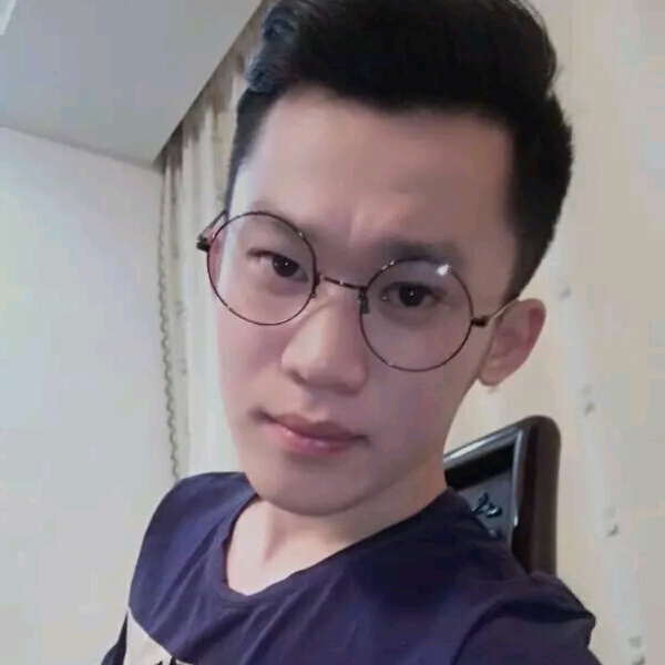 冷酷毛衣的照片