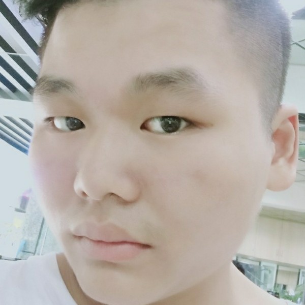 那歇斯底里的倾笑的照片