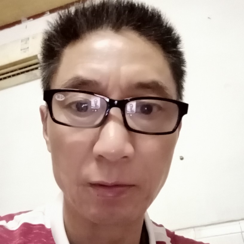 自信請黑裤的照片