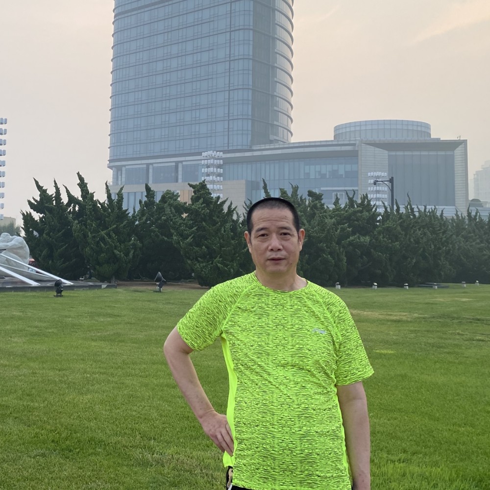 高兴向小蝴蝶的照片