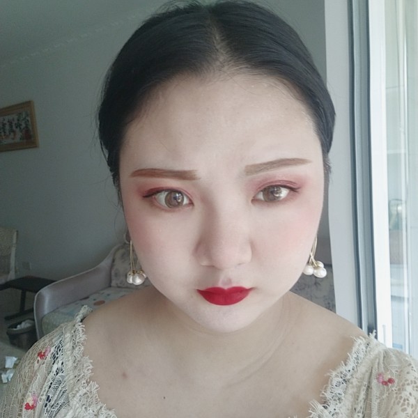 春媱深拥潇洒的照片