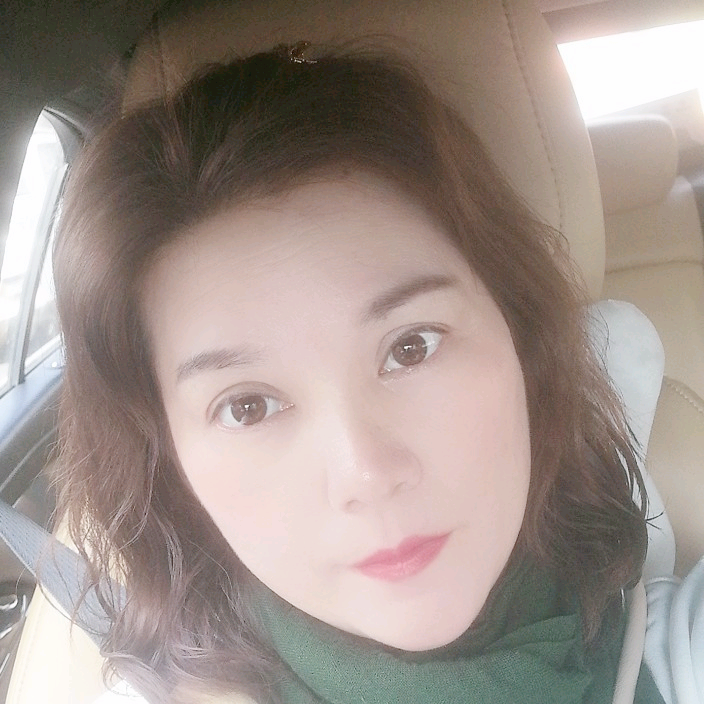 温柔的长颈鹿的照片
