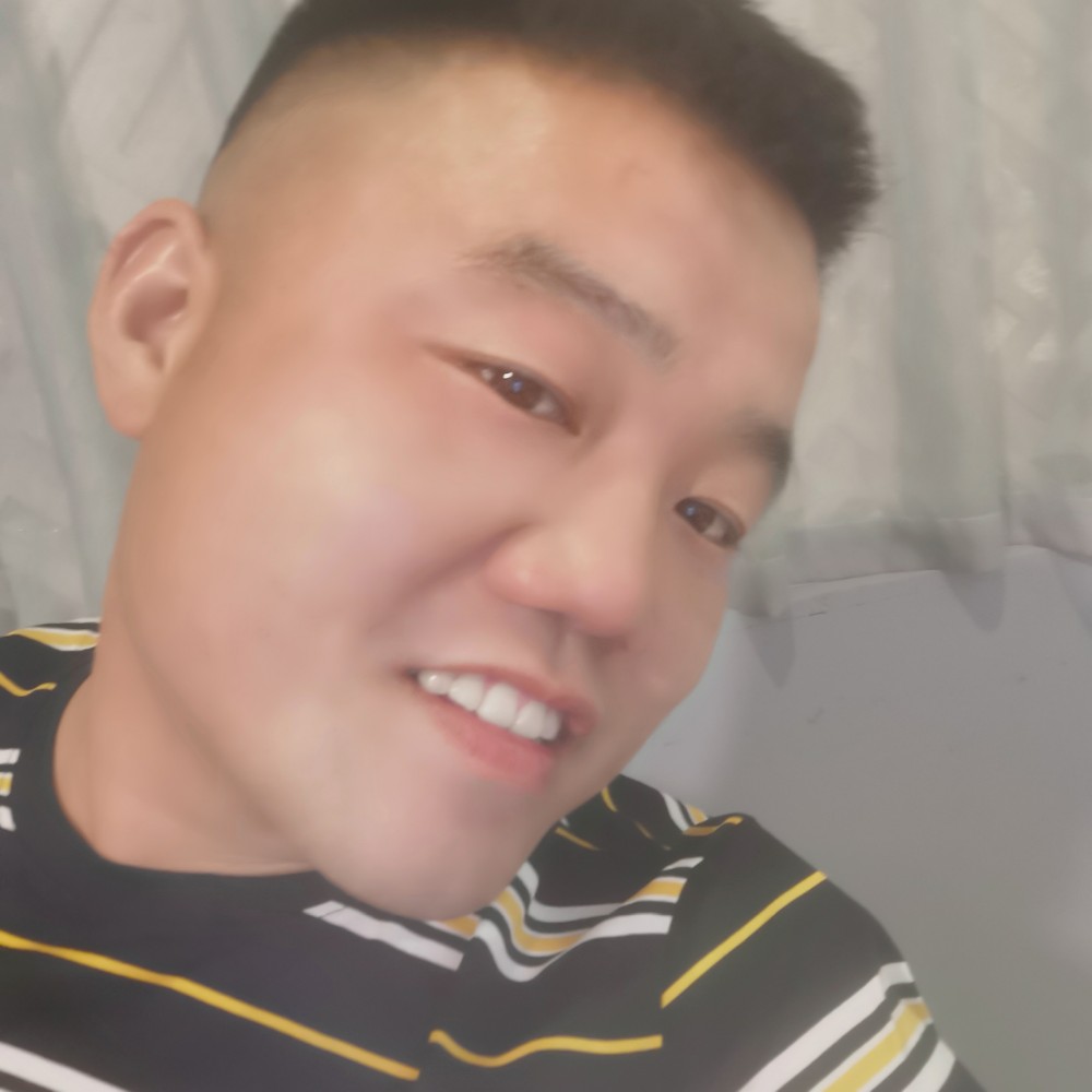 大山等待虚拟的照片
