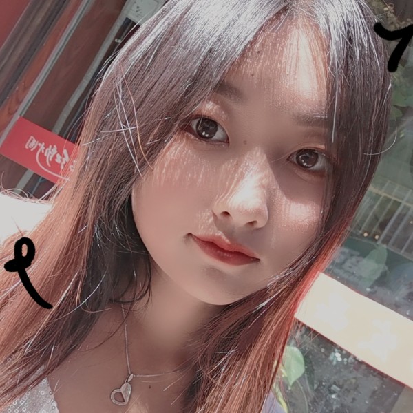 眯眯眼浅吻未来的照片