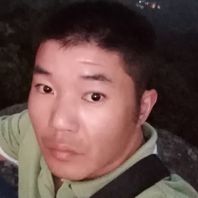 开放凝眸日记本的照片