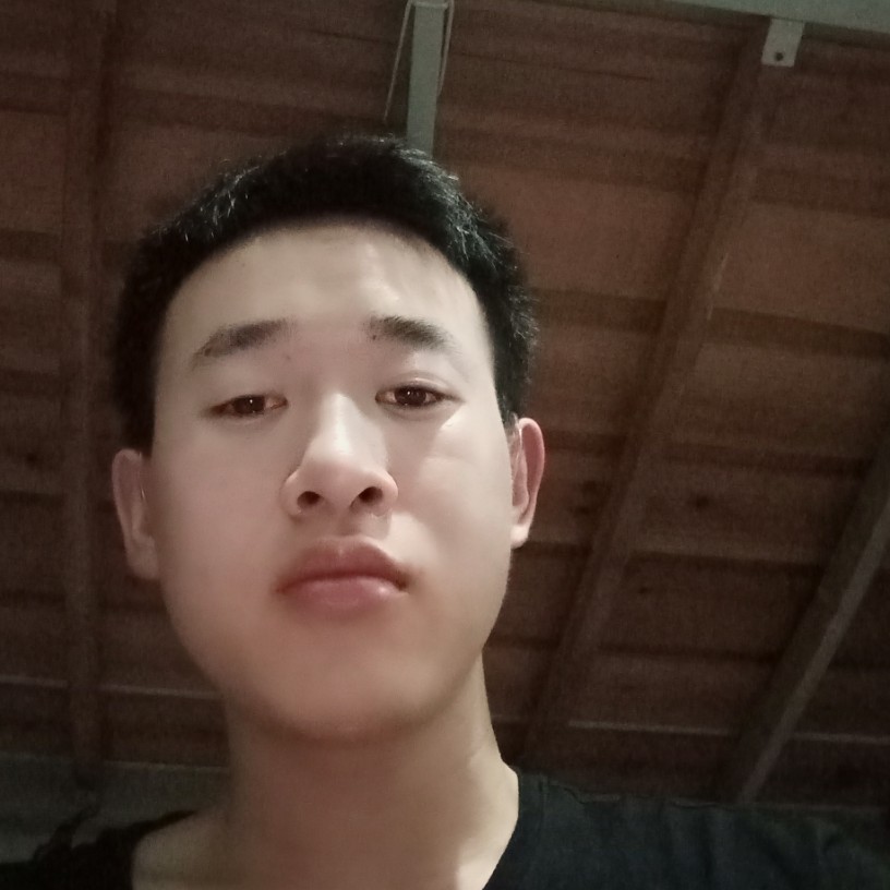 自觉挽手秀发的照片