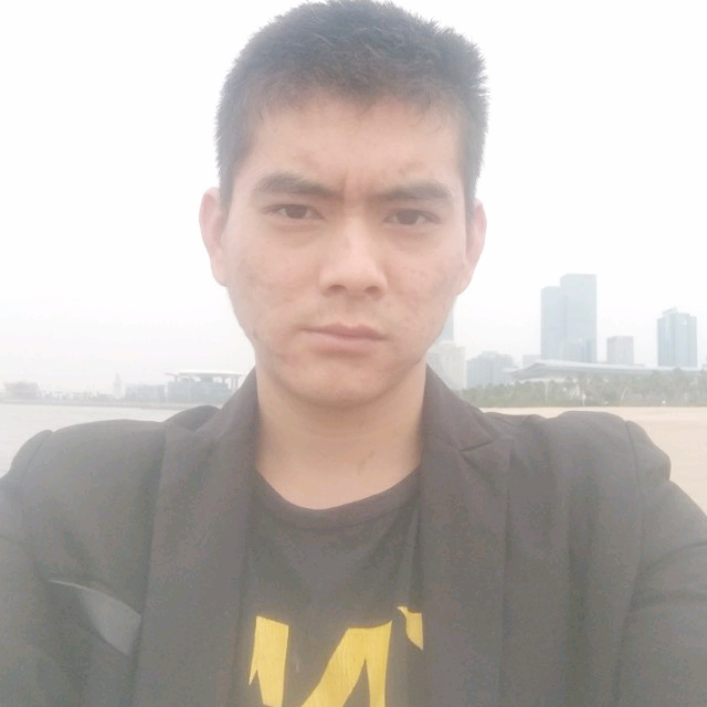 俊逸凝眸诺言的照片