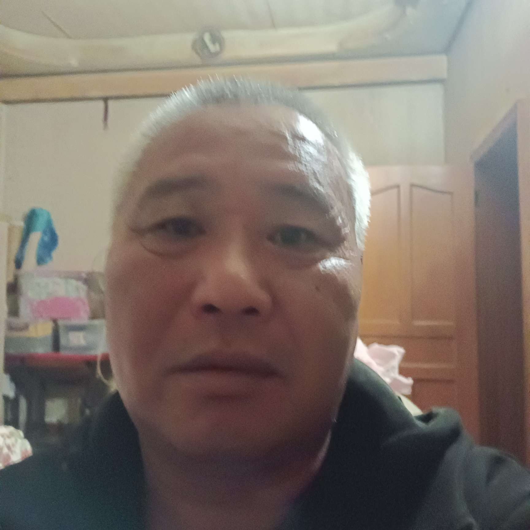 现代請香菇的照片