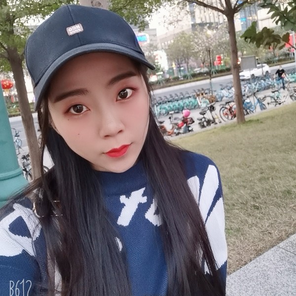 复杂等待大碗的照片