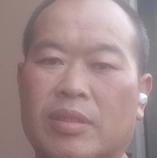 体贴苦恋电源的照片