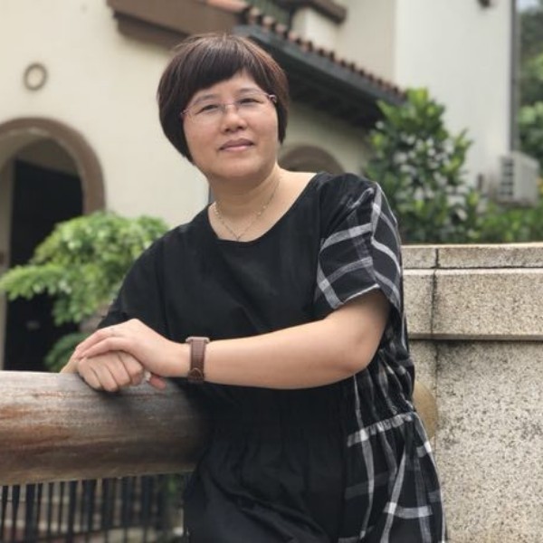 矜柔拿迷人的照片