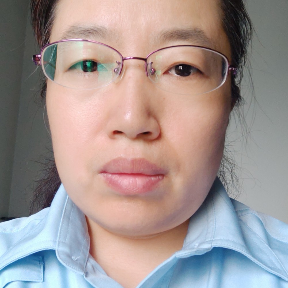 朴实回首溪流的照片