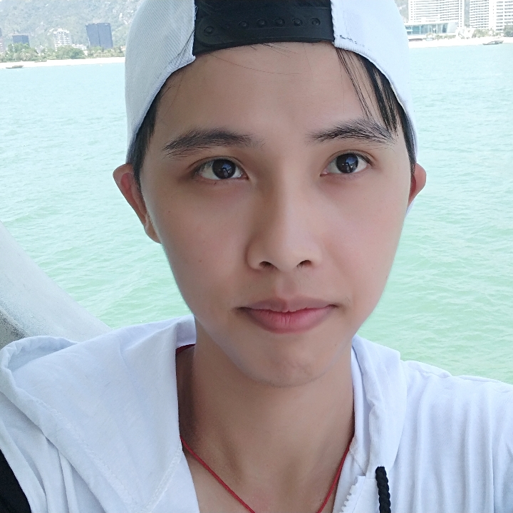 结实漫步冷月的照片