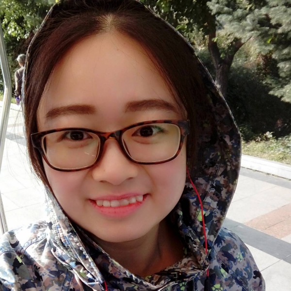 巧克力味甜甜圈的照片