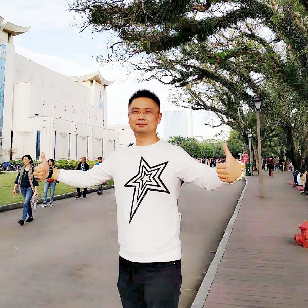 火星上的大树的照片