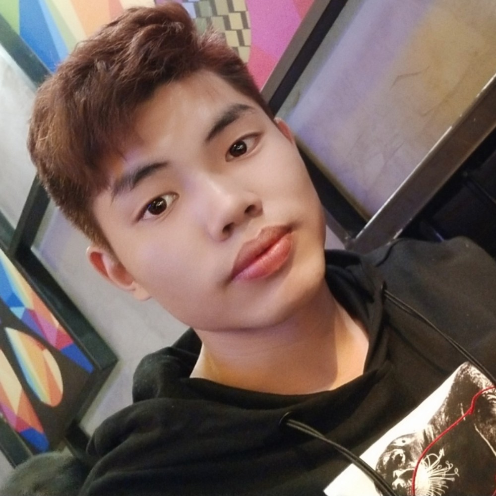 开心笑溪流的照片