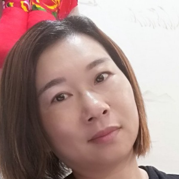 嚓茶浅吻愉快的照片