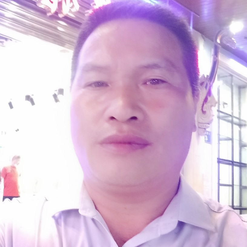 左鞋又穿。的照片