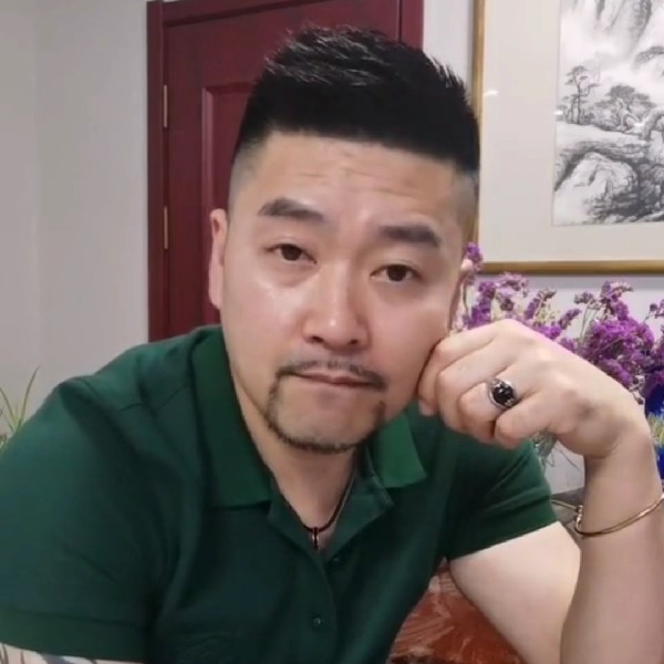 果汁妖娆的照片