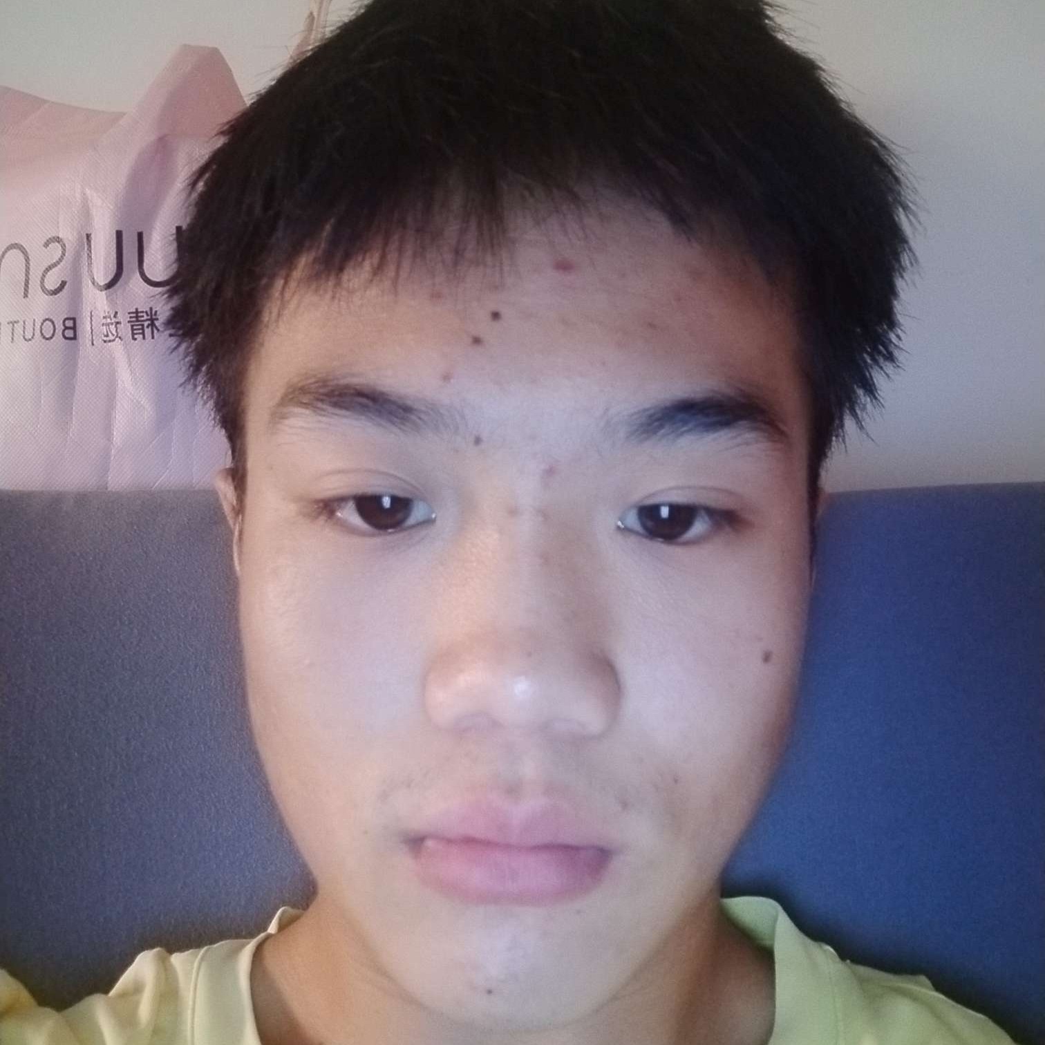正直回眸鞋子的照片