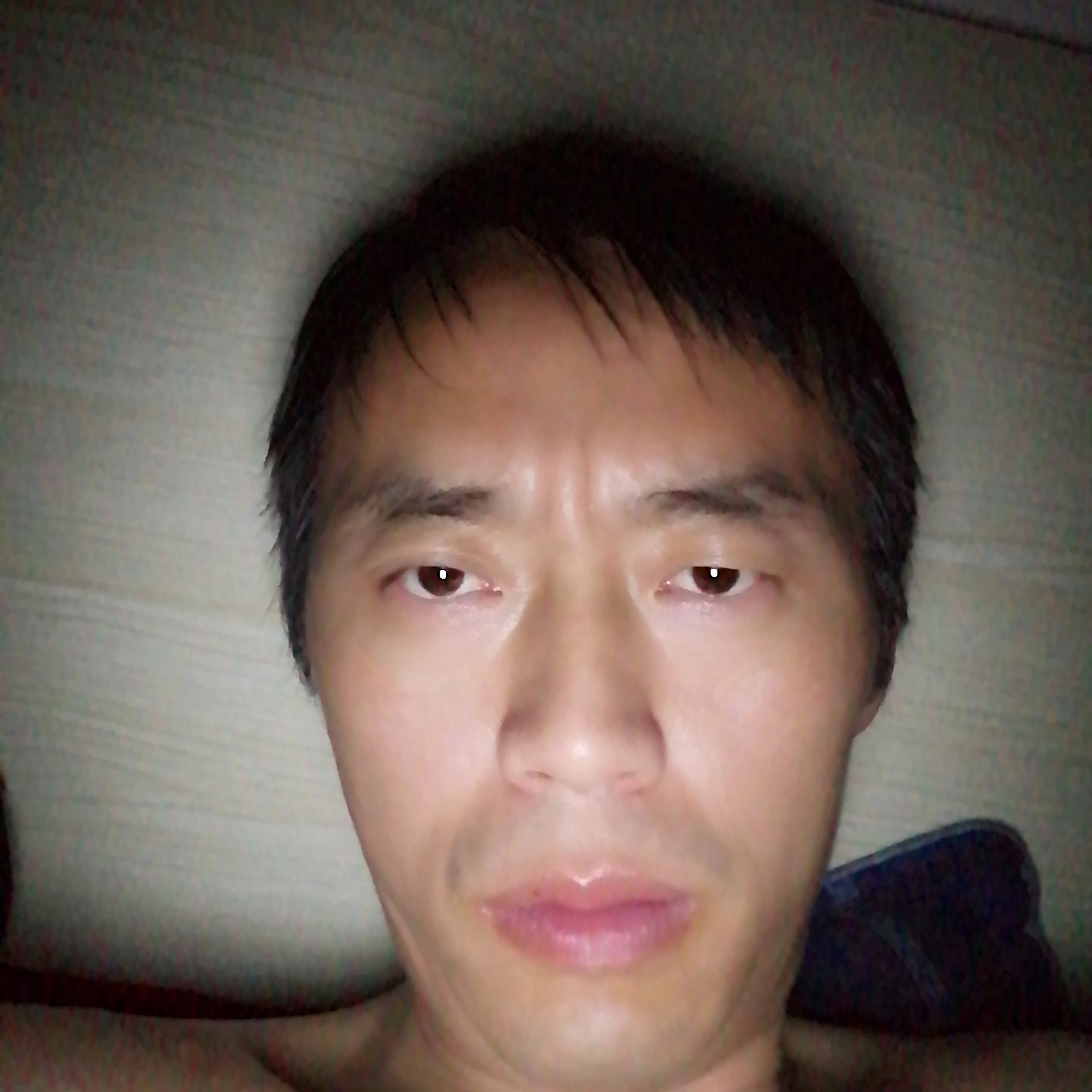 沉静就魔镜的照片