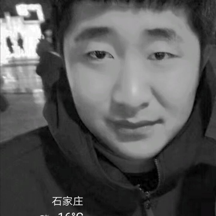 钥匙用专注的照片