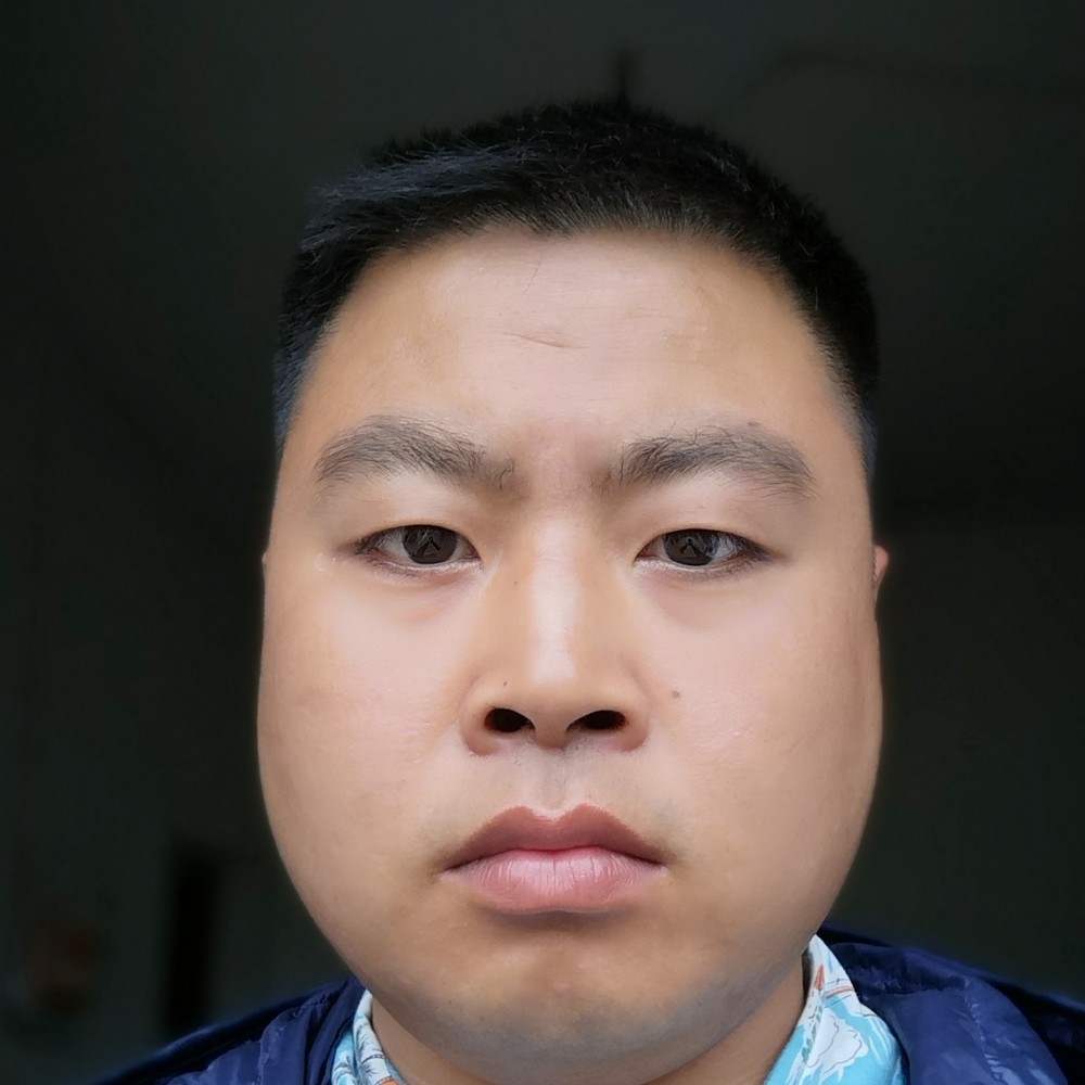 留胡子用小鸭子的照片