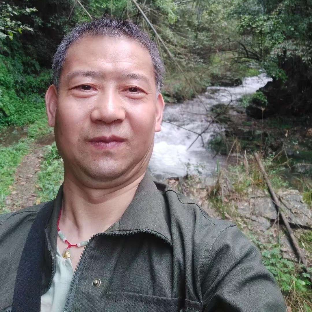 怕孤独吃醋方盒的照片