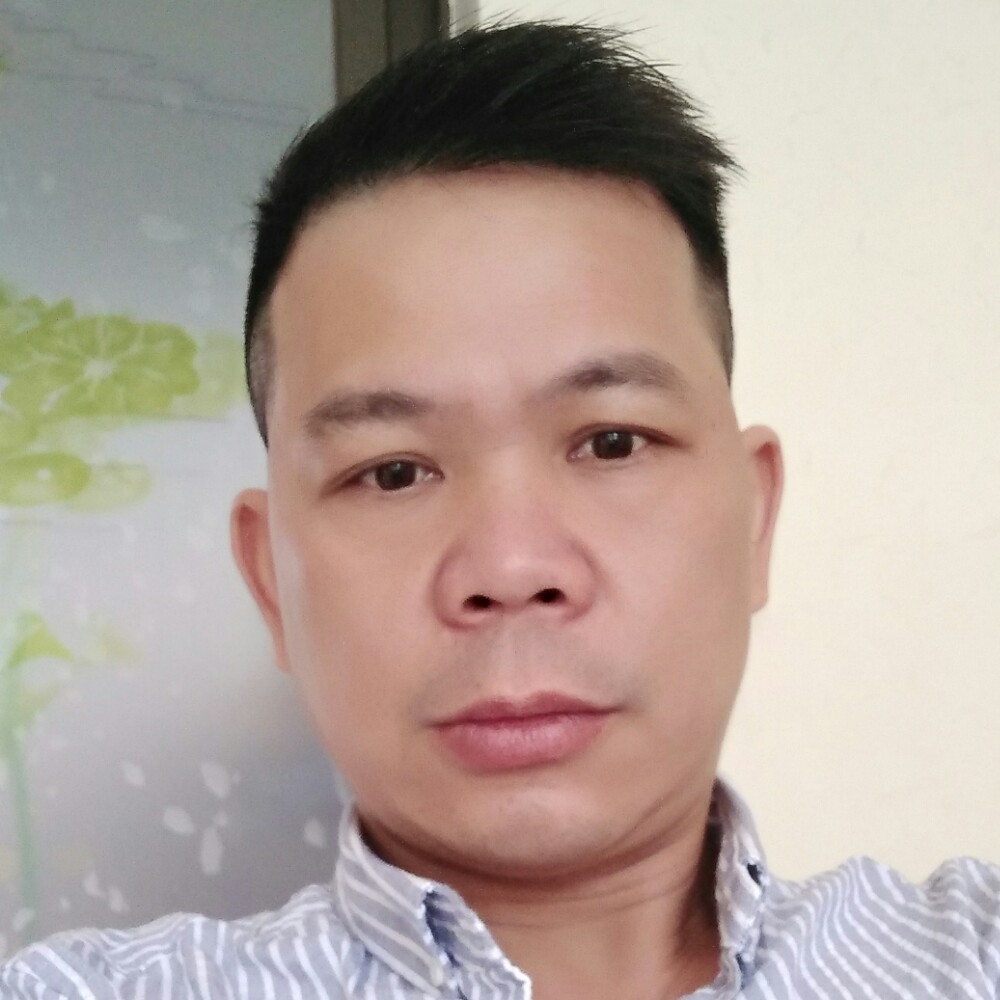 板凳苦恋健壮的照片