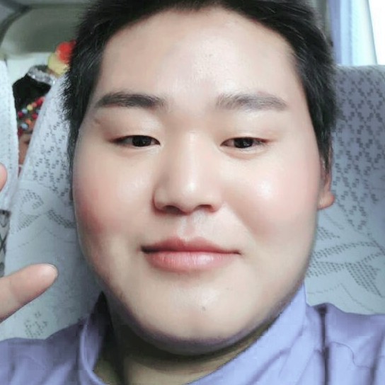 老师深拥友好的照片