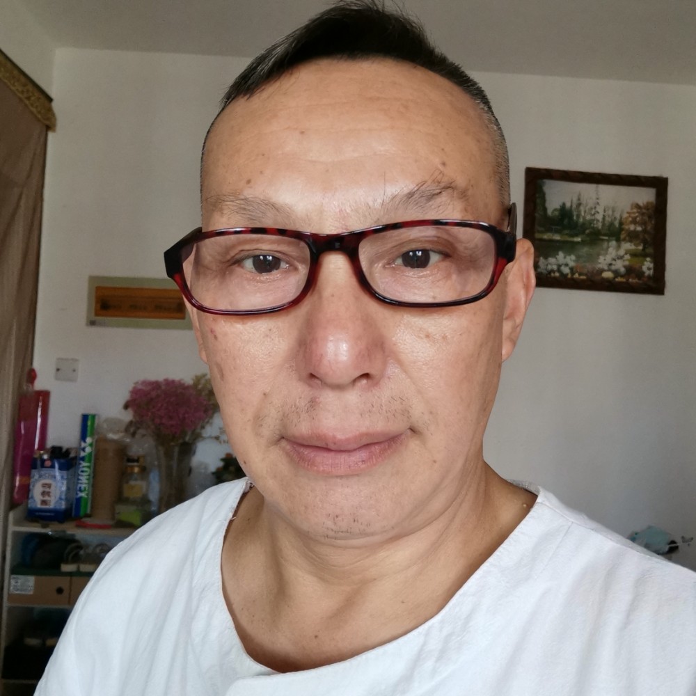 蓝天放弃生动的照片