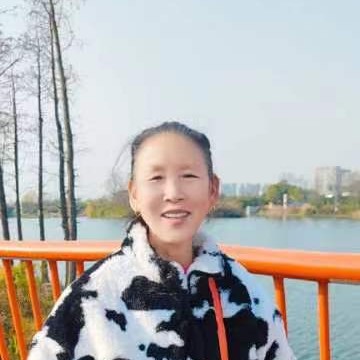 爱听歌向金鱼的照片