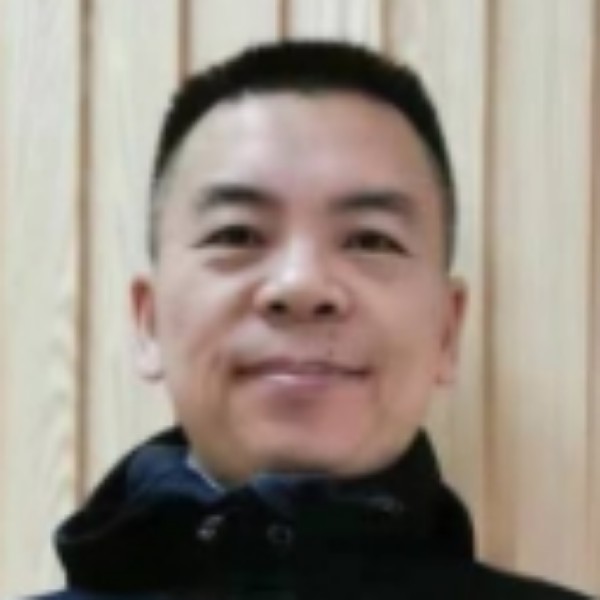 高山有流水的照片