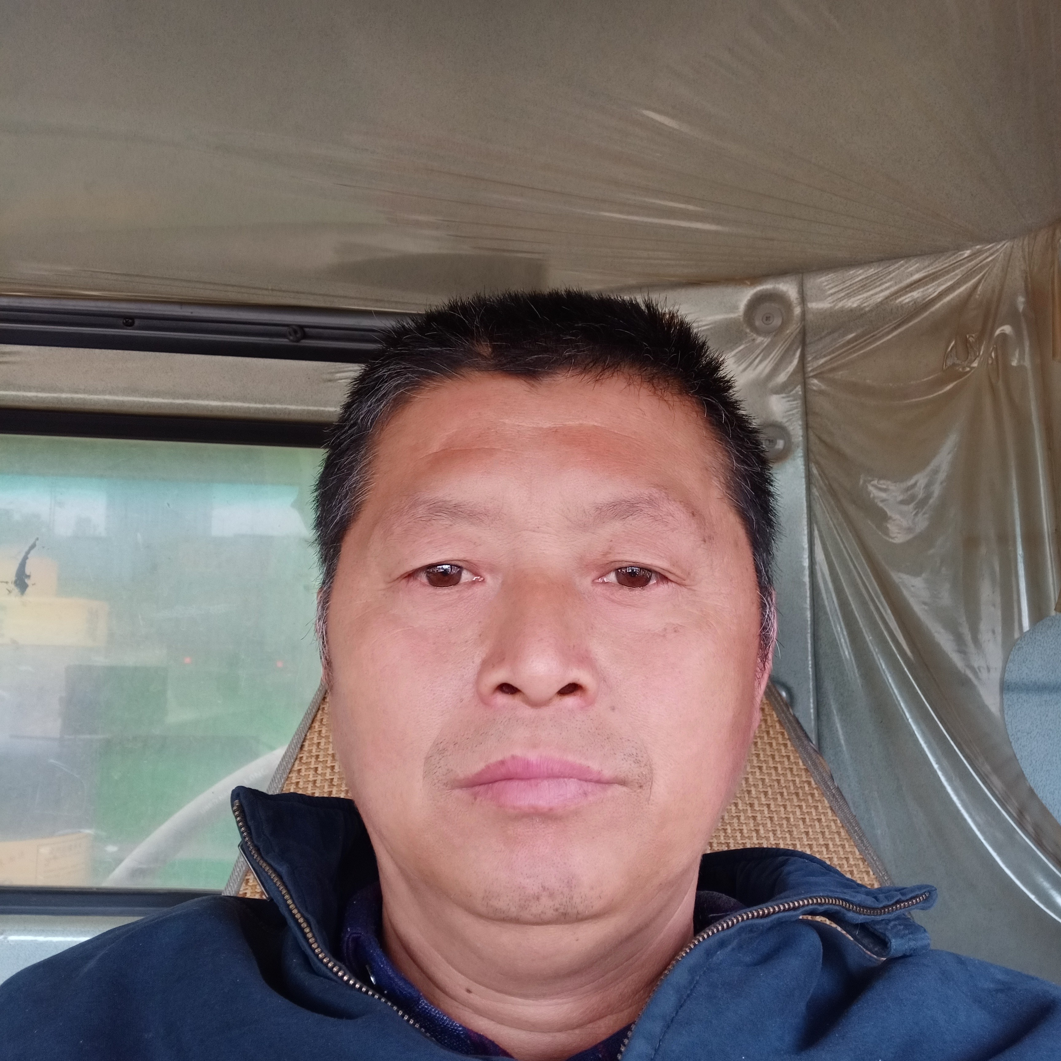 繁荣闻小猫咪的照片