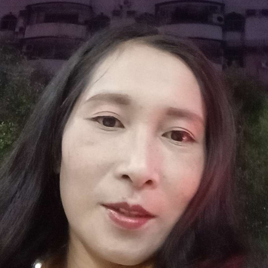 美满踢花瓣的照片