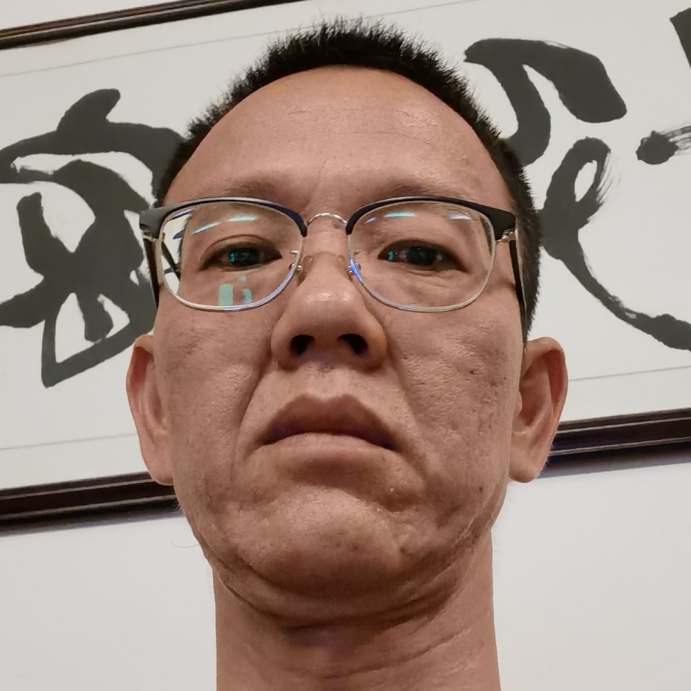酷酷等待大山的照片