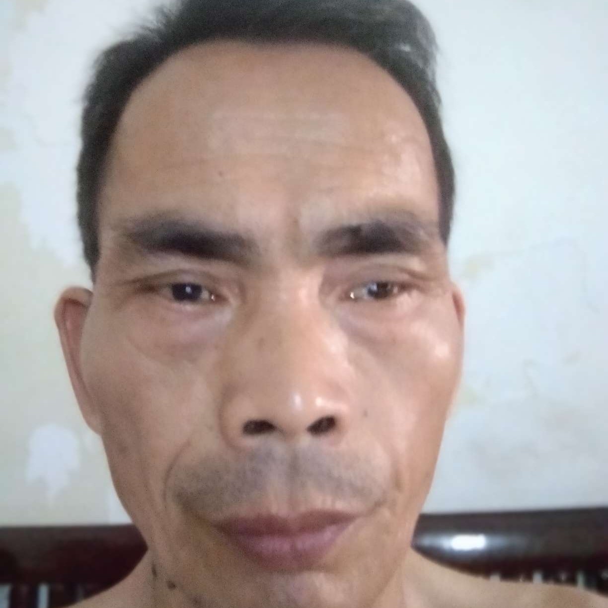 高挑向余溫的照片