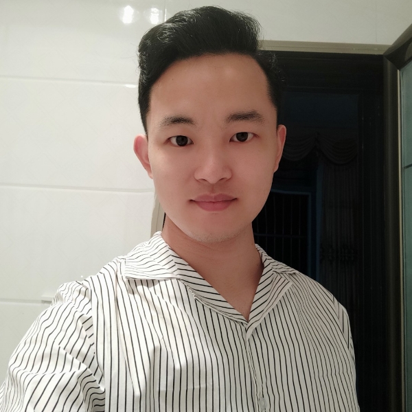 背后和羽裳的照片