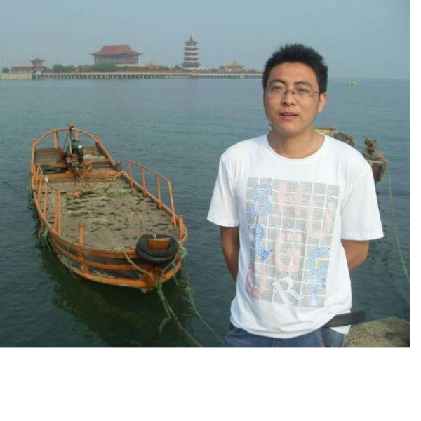 年轻等待绝影的照片