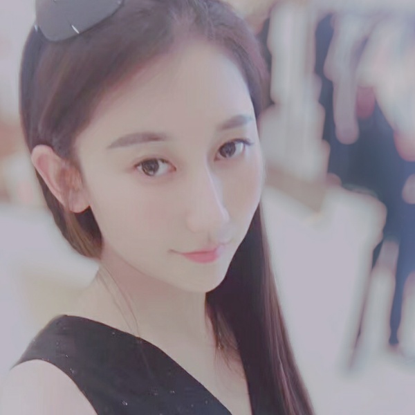 一颗红橘子的照片