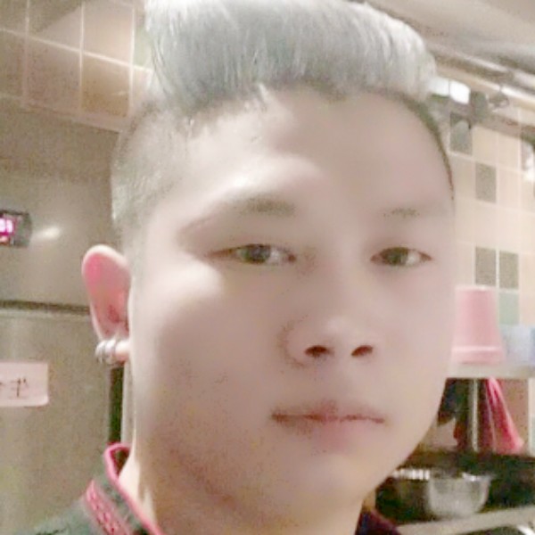 豆芽深拥光亮的照片
