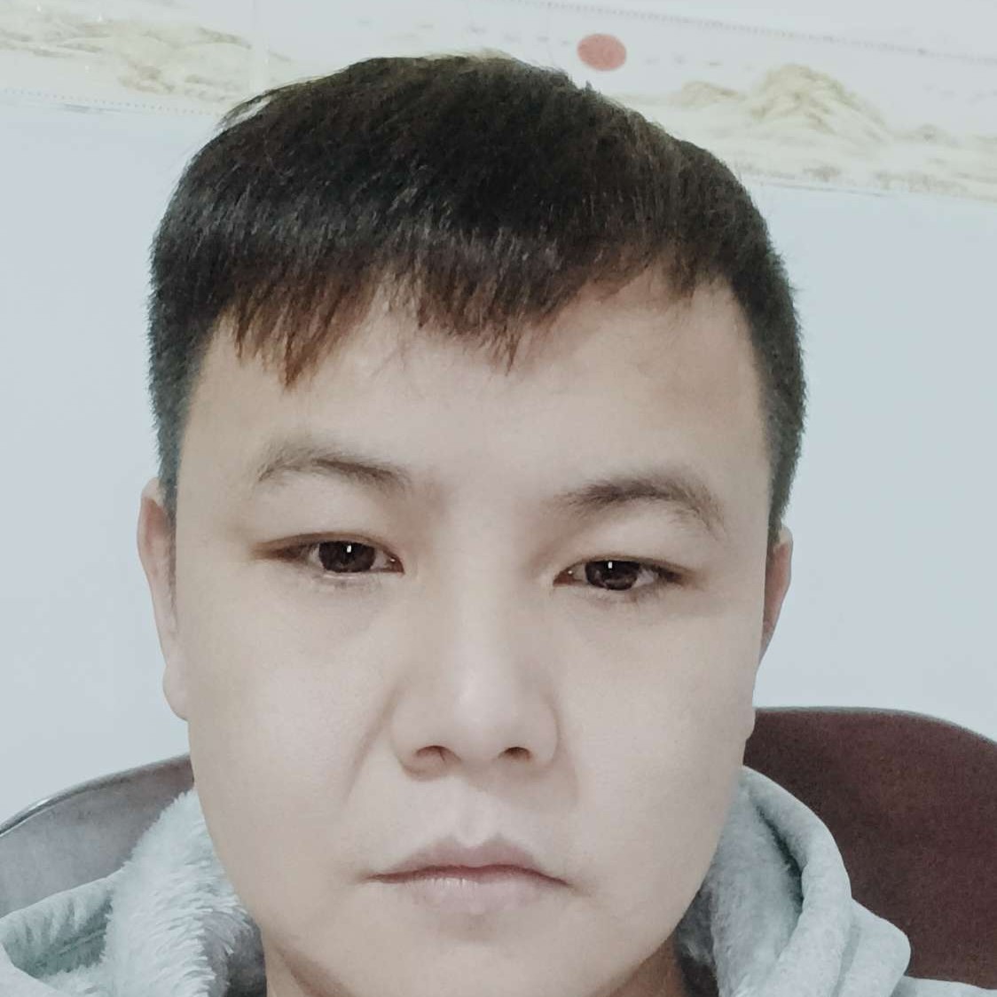 大碗吃醋平常的照片